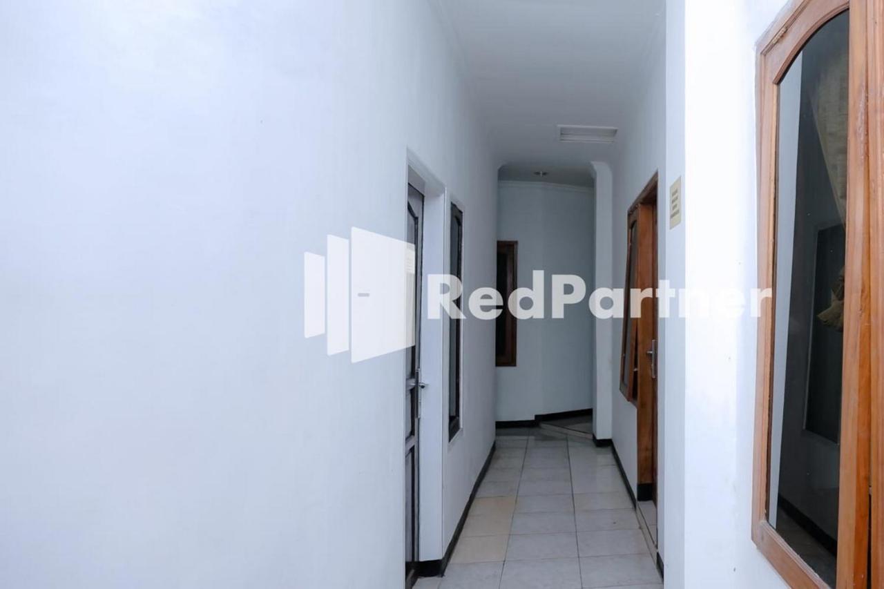 Sawojajar Inn Mitra Reddoorz Malang Exterior foto